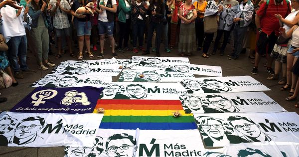 Foto: Más Madrid convoca una concentración en apoyo a Manuela Carmena. (EFE)