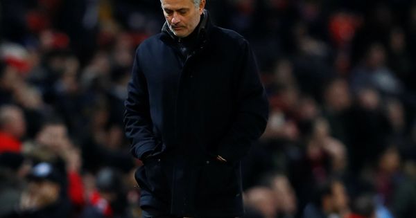 Foto: Mourinho, cabizbajo en Old Trafford. (Reuters) 