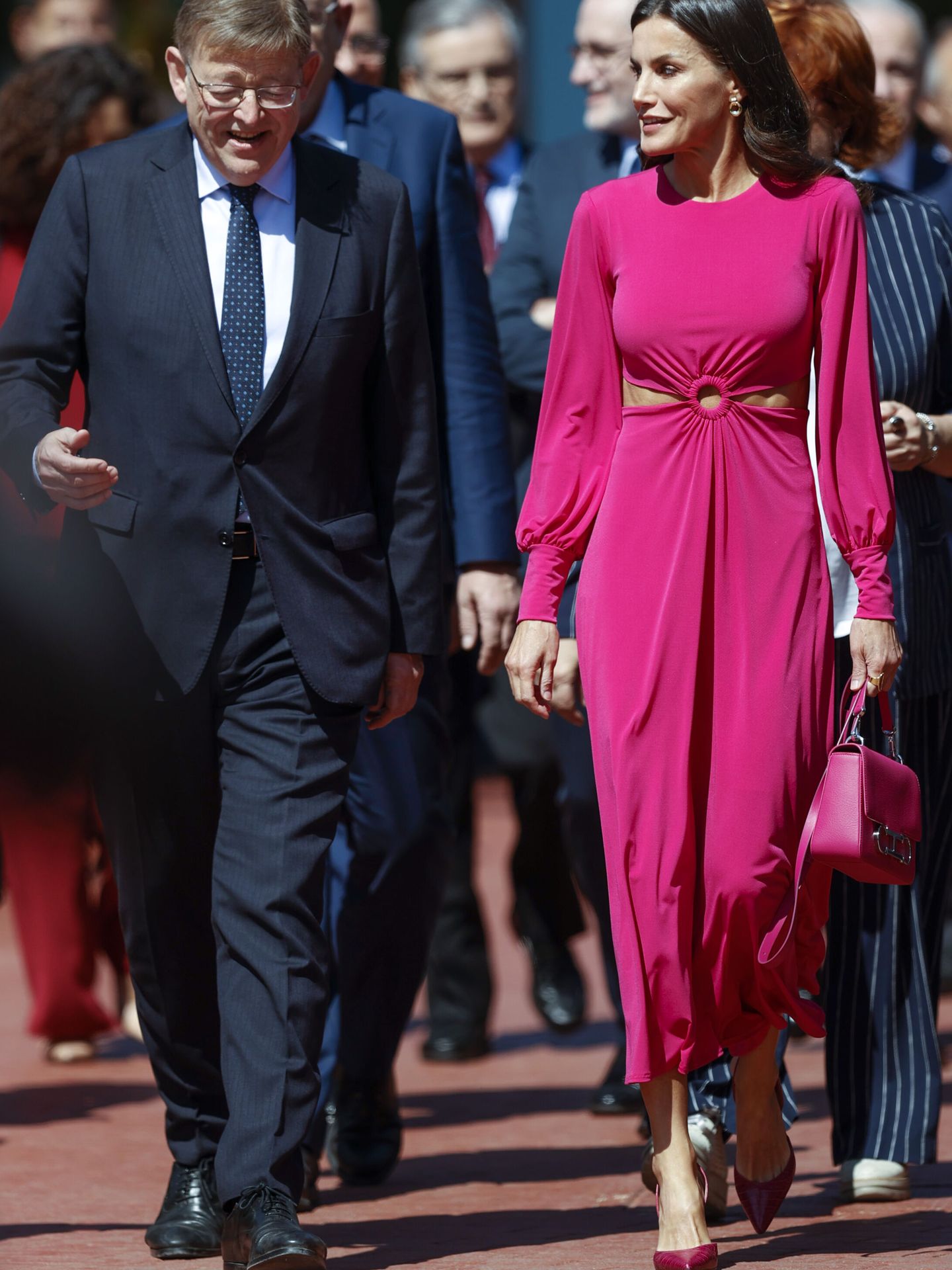 La reina Letizia entrega las condecoraciones de Cruz Roja 2022 en Valencia con un look monocolor rompedor. (EFE/Kai Försterling)