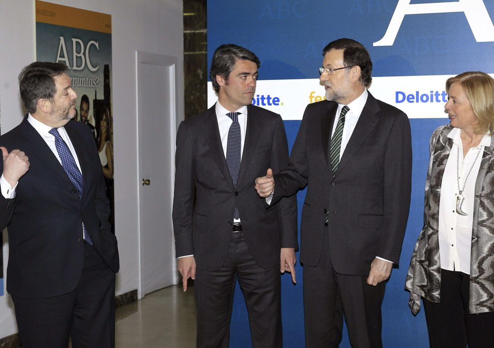 Foto: Luis Enríquez, presidente de AEDE, con Mariano Rajoy en una visita al diario ABC (EFE)