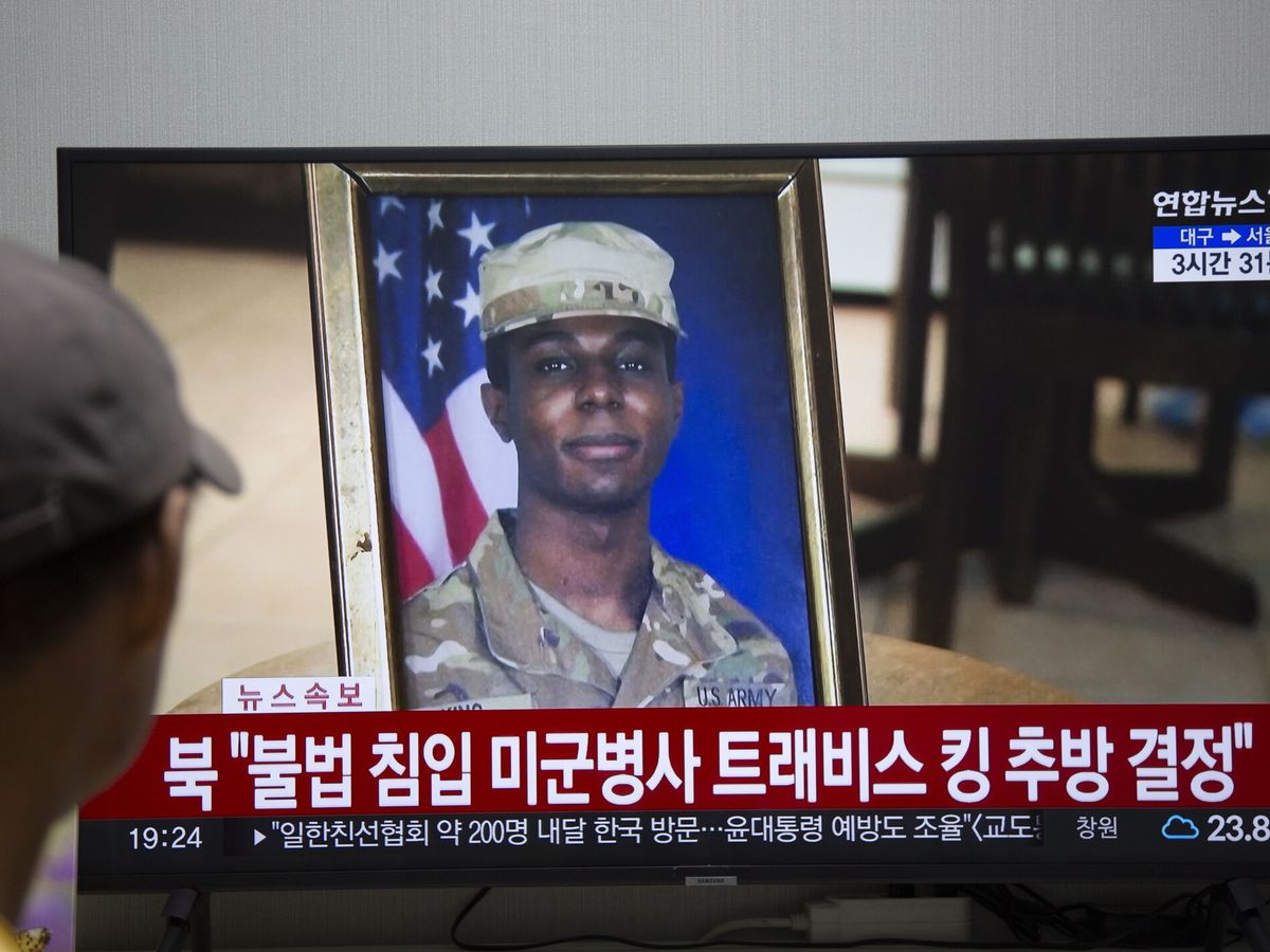 Foto: Imagen del soldado Travis King tras ser deportado por Corea del Norte. (Reuters)