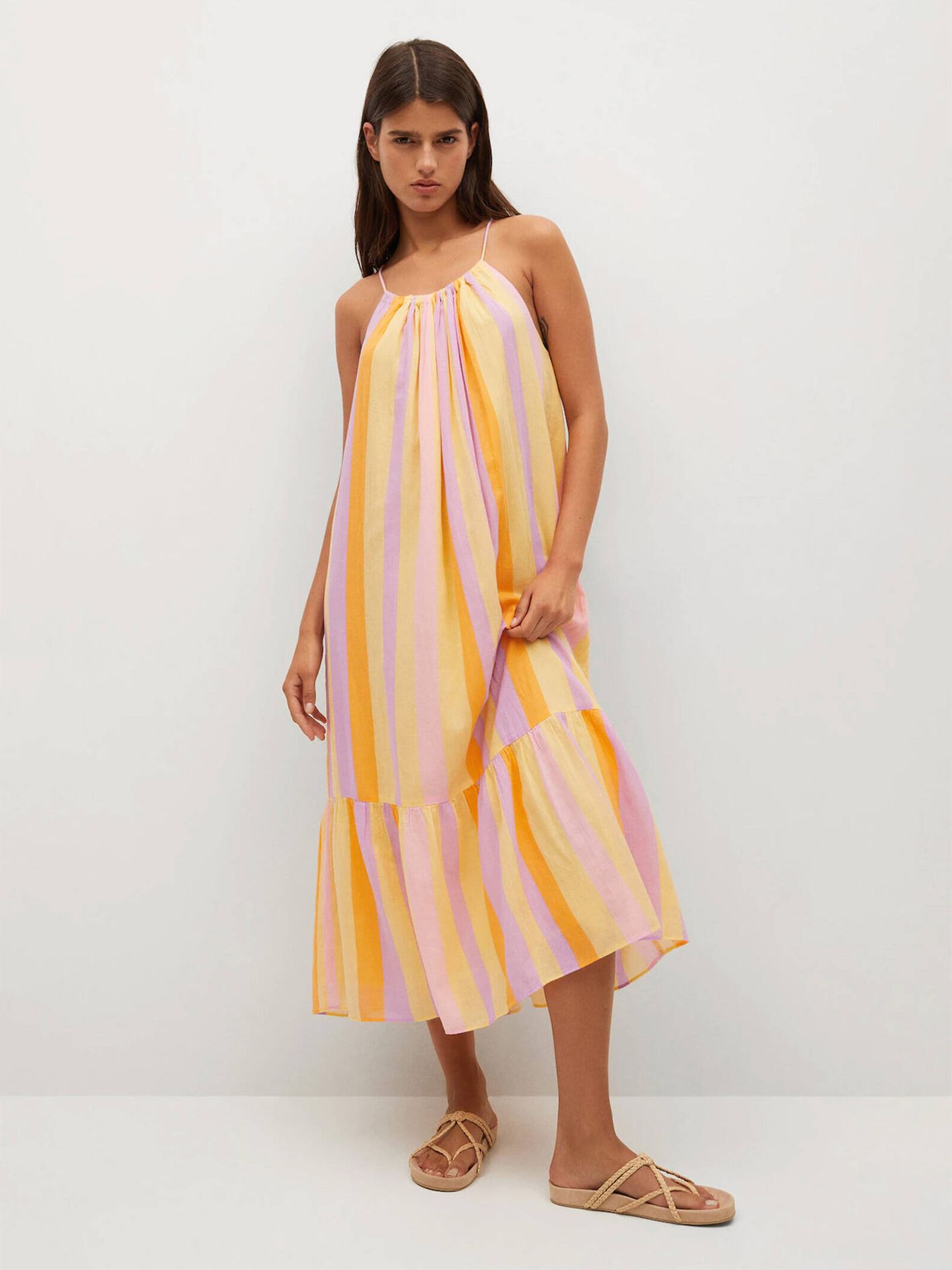 El vestido multicolor que arrasa en ventas de Mango. (Cortesía)