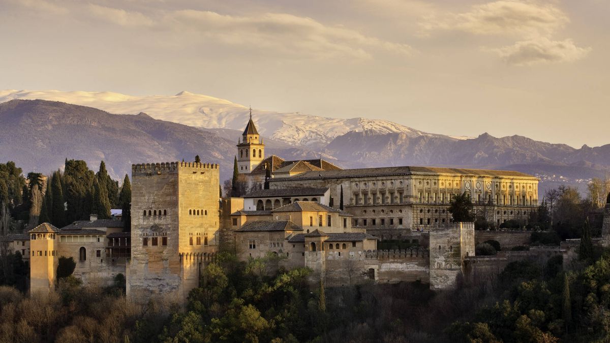 La Alhambra pide el desalojo de una decena de cuevas situadas en monte público de la Dehesa del Generalife