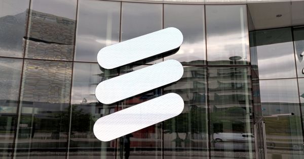 Foto: El logo de Ericsson en la sede de la empresa. (Reuters)