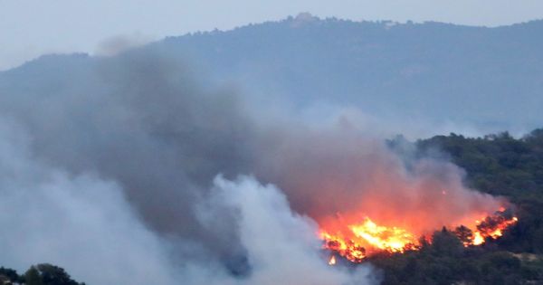 Foto: El fuego de la ribera d'ebre sigue sin control tras afectar 6.000 hectáreas