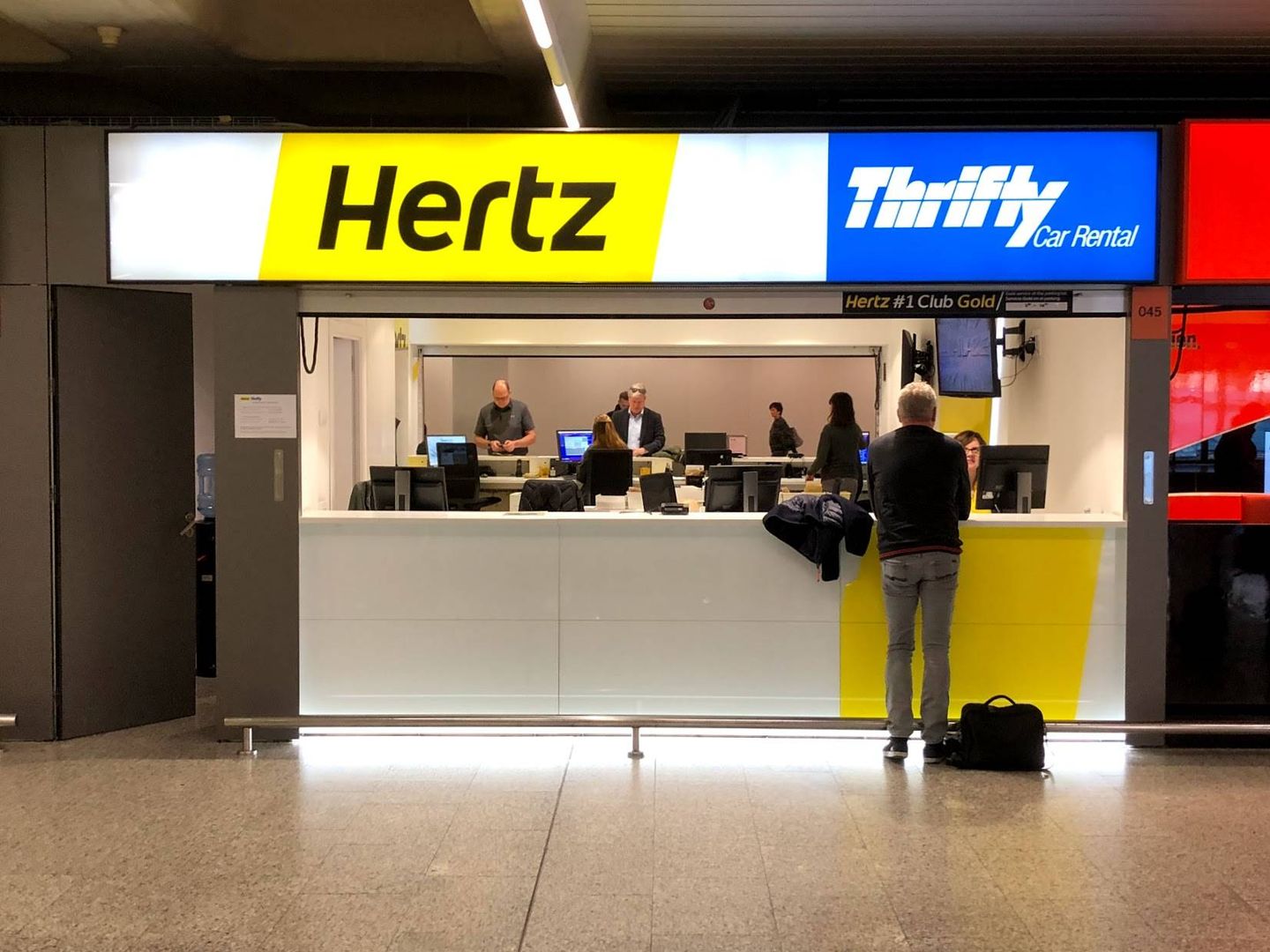 Oficina de Hertz en el Aeropuerto de Palma de Mallorca. 