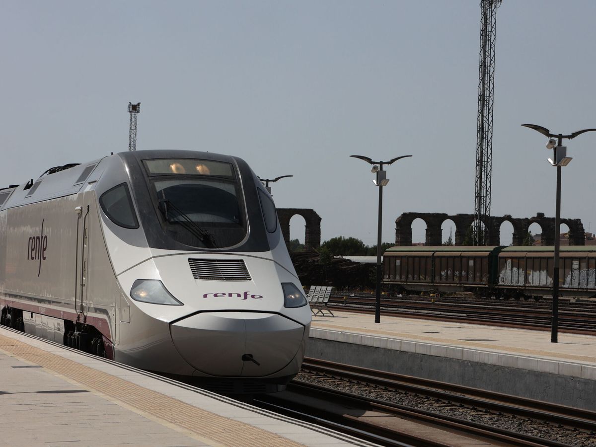 Foto: Tren de altas prestaciones en Extremadura. (EFE/Jero Morales)