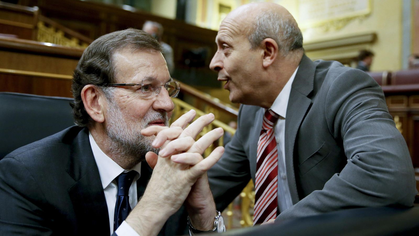 Foto: l presidente del Gobierno, Mariano Rajoy (i), junto al ministro de Educación, José Ignacio Wert (d), durante el pleno del Congreso de los Diputados (EFE)