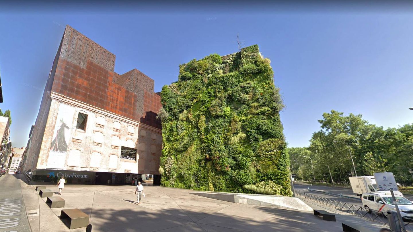 Fachada del Caixaforum y su jardín vertical. (Google)