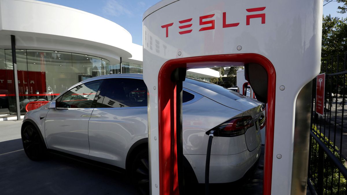 Cada vez se venden más eléctricos y menos Tesla: así va el mercado en 2018