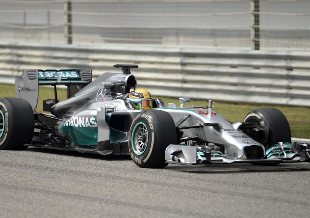Foto: Lewis Hamilton durante el segundo día de entrenamientos en el circuito de Baréin