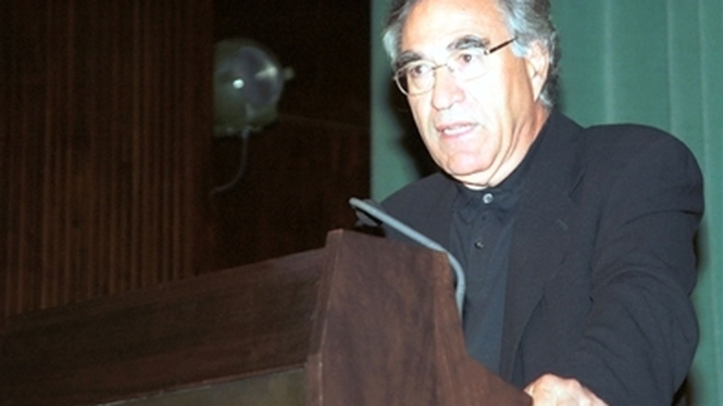 S. M. F. durante una conferencia en la Fundación Juan March. 