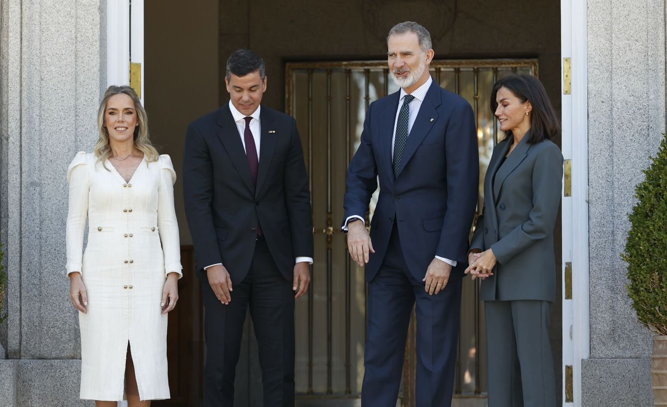 Los Reyes de España recibiendo al presidente de Paraguay y su esposa. (Europa Press)