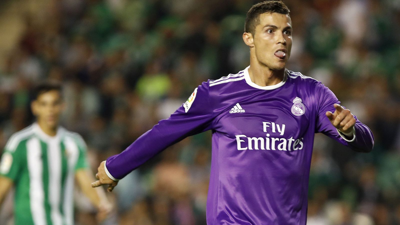 Foto: Cristiano Ronaldo celebra un gol marcado en el Betis-Real Madrid de la primera vuelta (EFE)