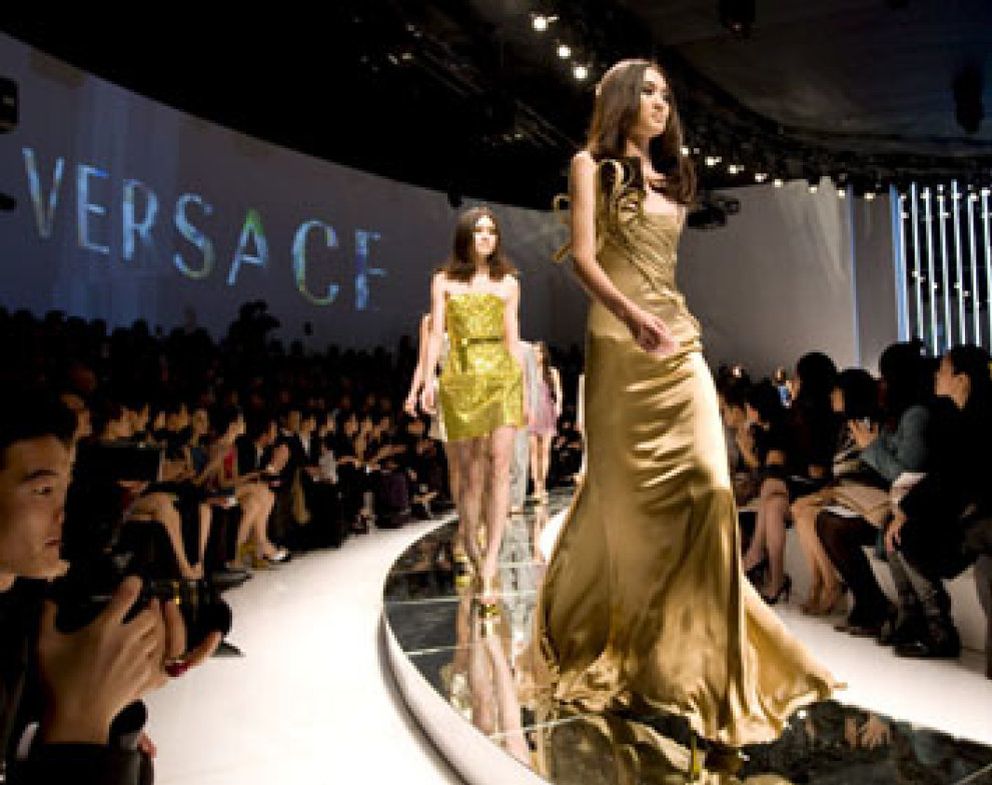 Foto: Versace 'mete la tijera' en su plantilla y suprimirá el 25% de sus puestos de trabajo