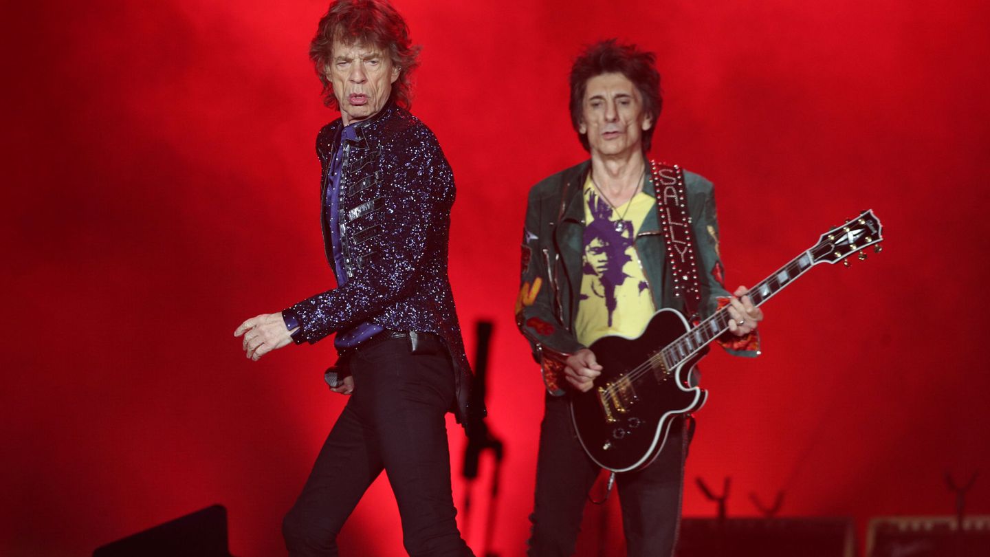 Mick Jagger y Ron Wood durante el concierto en Barcelona. (Reuters)