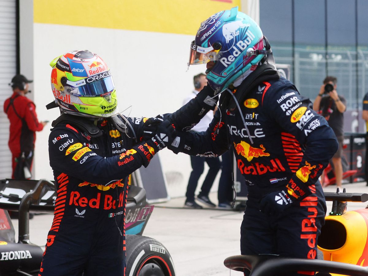 Foto: 'Checo' Pérez y Verstappen, en Miami. (Reuters/Mike Segar)
