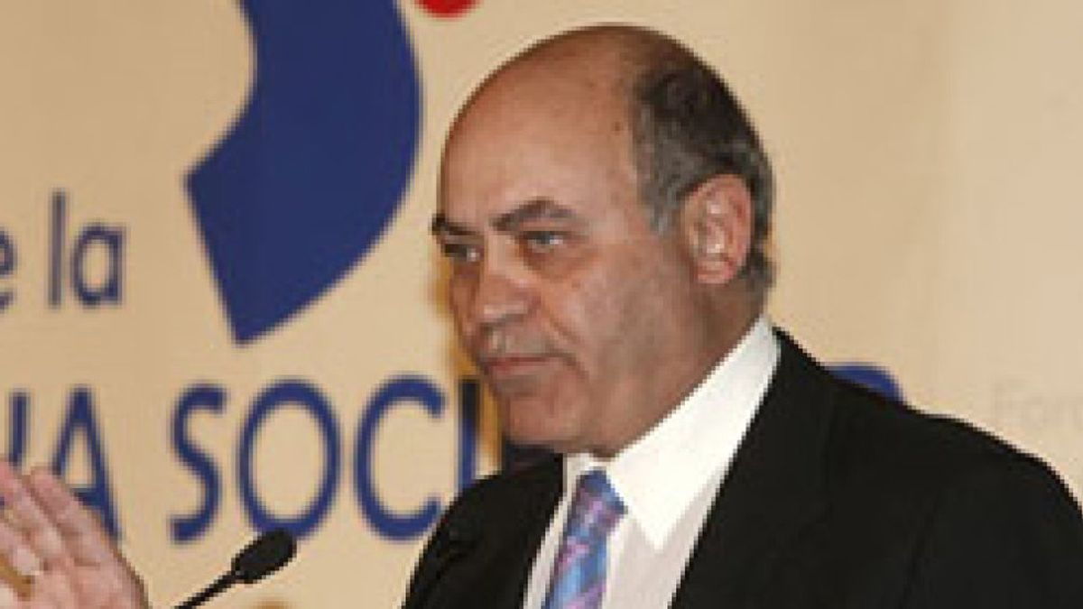 Díaz Ferrán acepta posponer la rebaja de cotizaciones hasta 2012, pero apuesta por rebajar sueldos