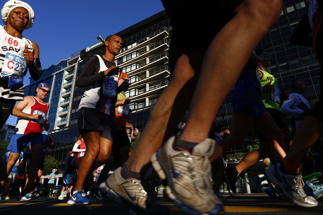 Atletas en el maratón de Ciudad del Cabo, Sudáfrica. (EFE)