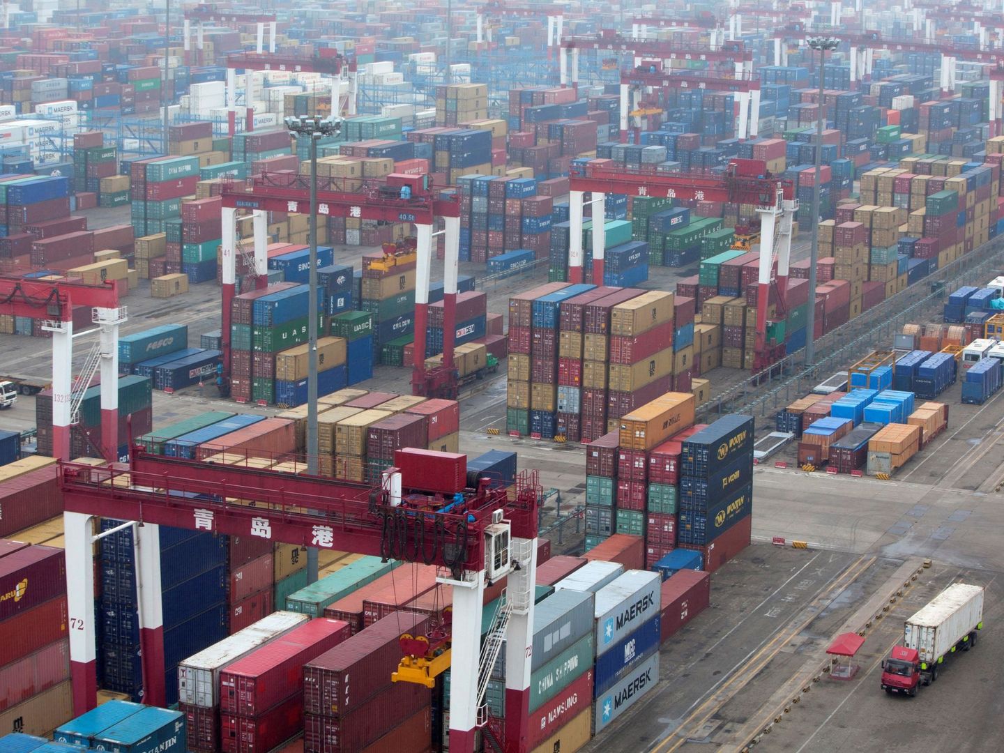 Puerto de Qingdao, una de las infraestructuras clave para el comercio chino. (EFE)