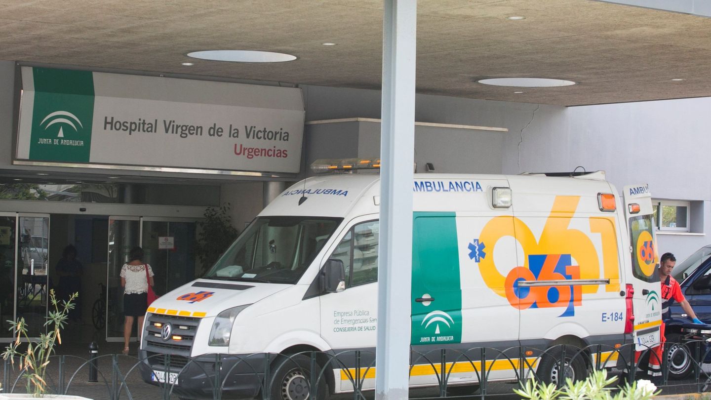 Fachada del Hospital Clínico Virgen de la Victoria. (EFE)