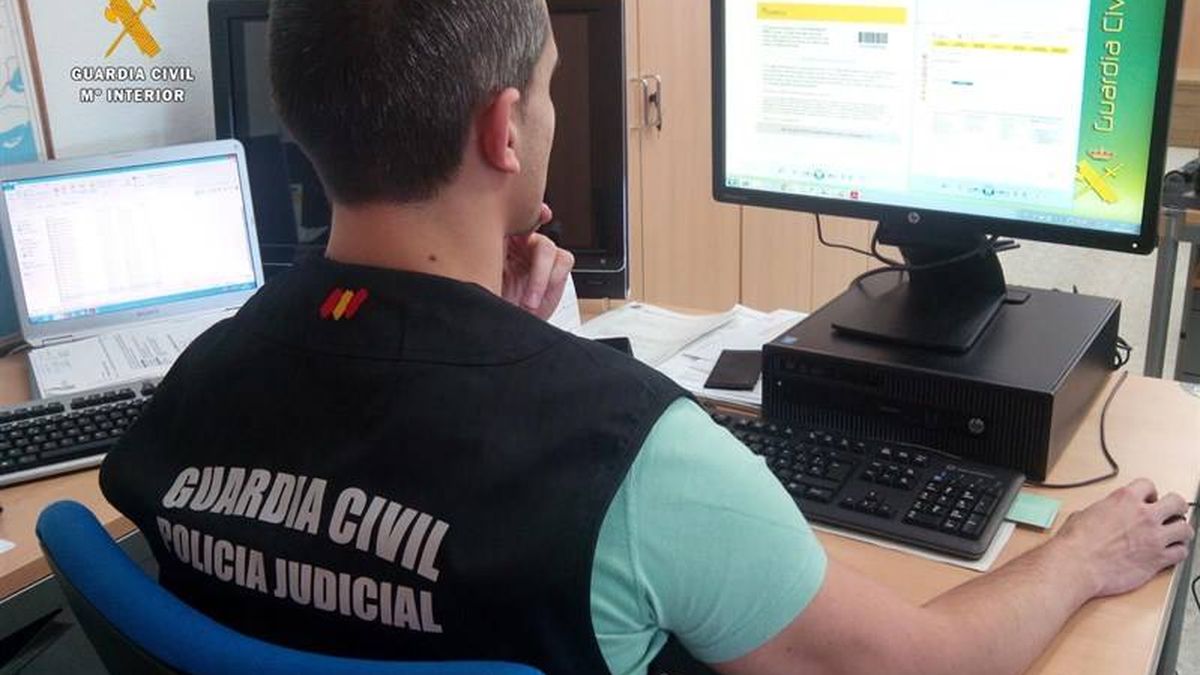 Los 'hackers' que reventaron HazteOir asaltan el correo de la Guardia Civil