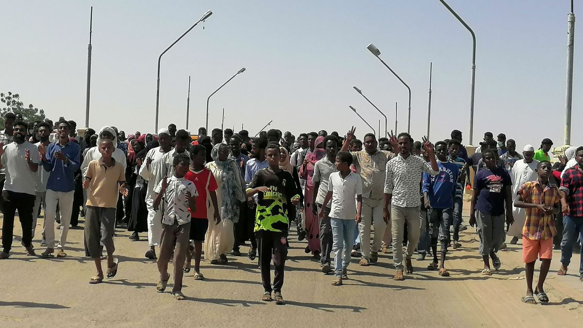 Sudán sale a la calle contra el golpe de Estado militar: "Ha secuestrado mis sueños"