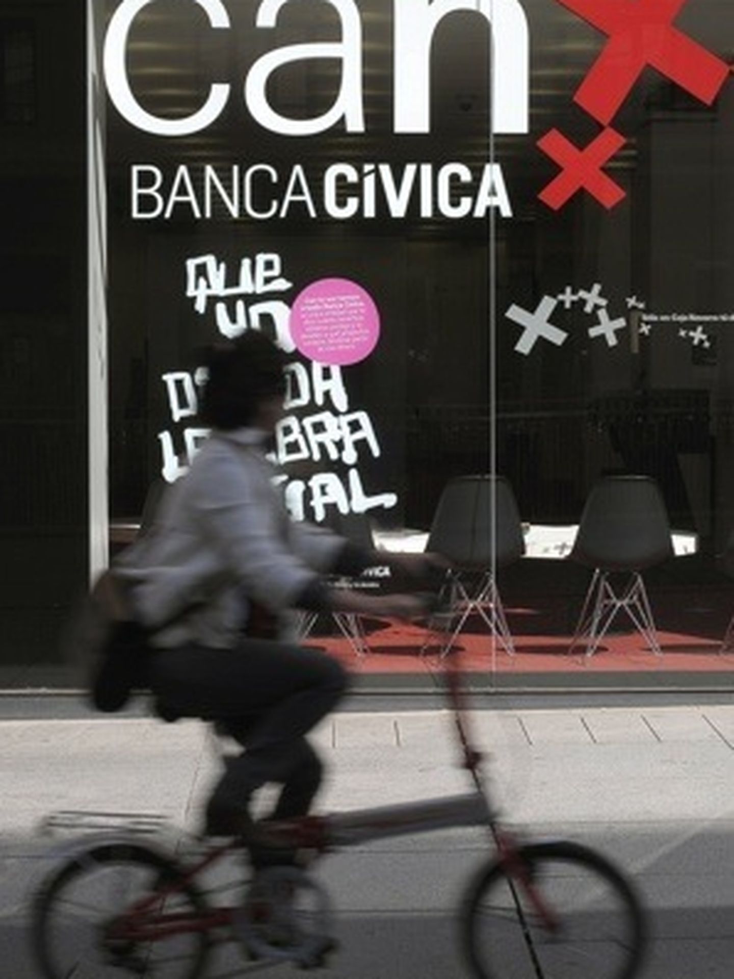 Sucursal de Banca Cívica, en Pamplona. (Efe)