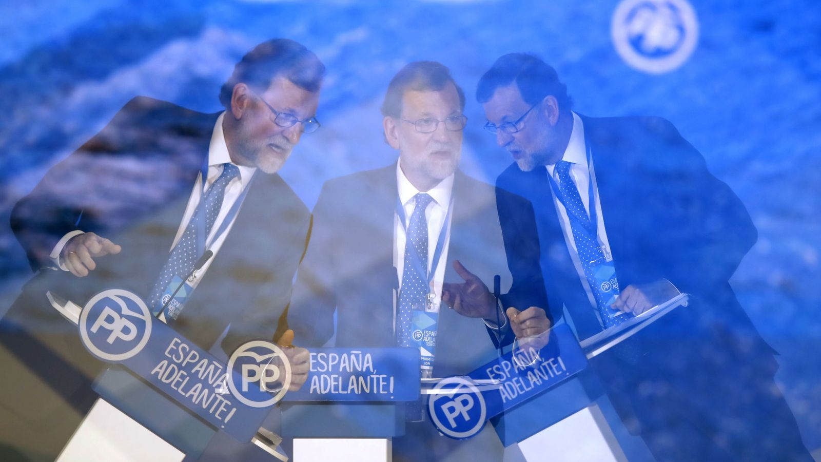 Foto: El líder del PP y presidente del Gobierno, Mariano Rajoy, durante el cierre del congreso popular. (EFE)