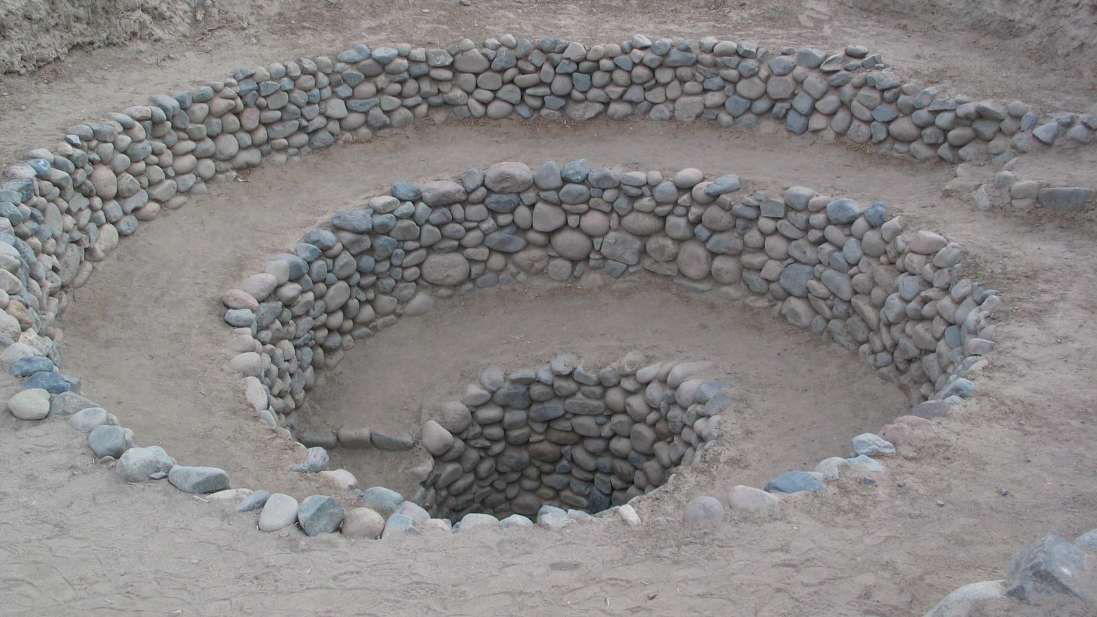 Foto: Vista de un puquío cerca de Nazca. (Wikicommons)