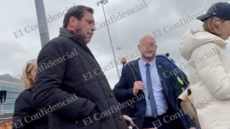 Foto de Un escolta de Óscar Puente saca la placa en Dublín y ordena a un viajero borrar fotos del ministro