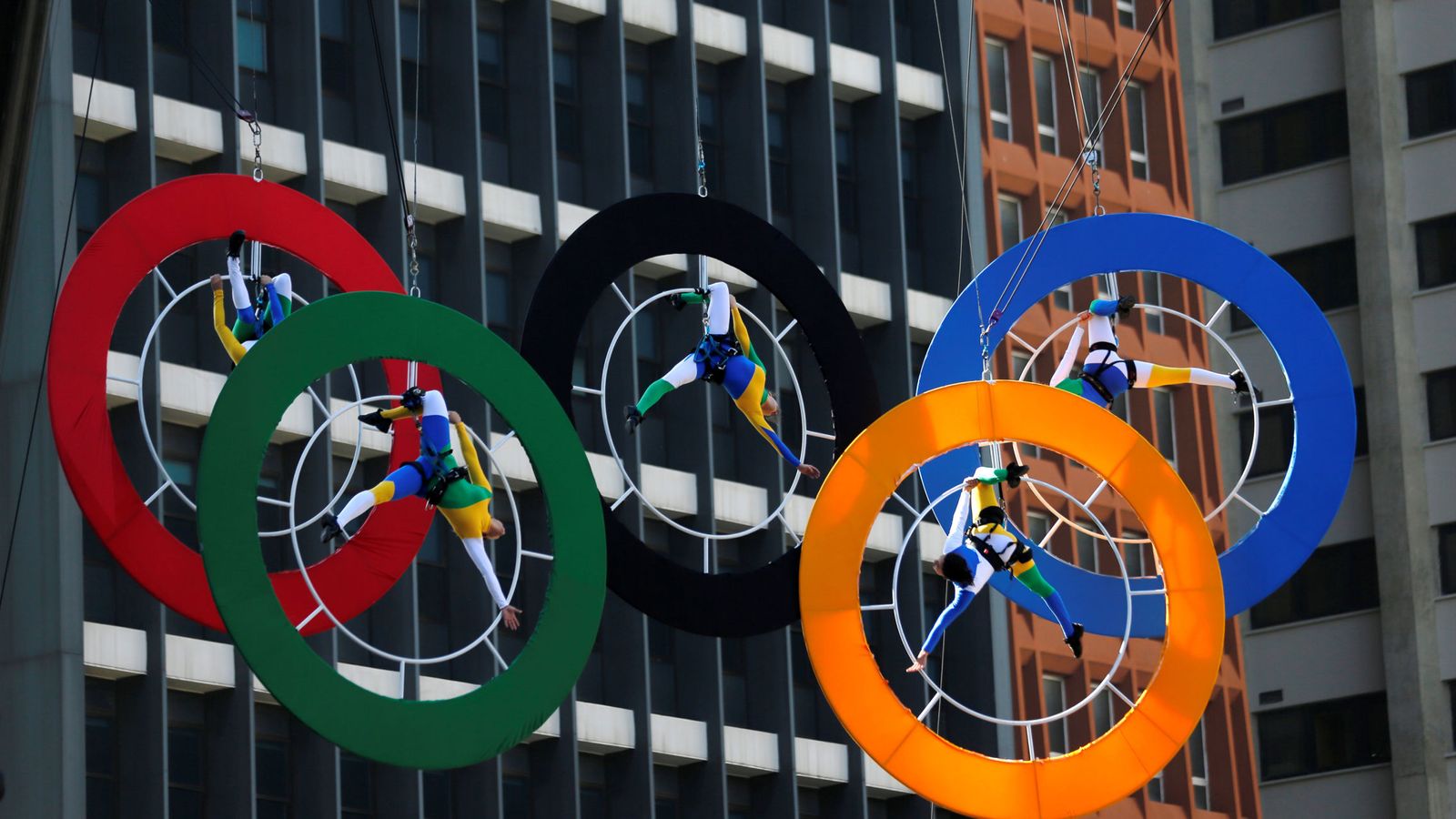Foto: Lo anillos olímpicos en la avenida Paulista de Sao Paulo (Paulo Whitaker/Reuters)