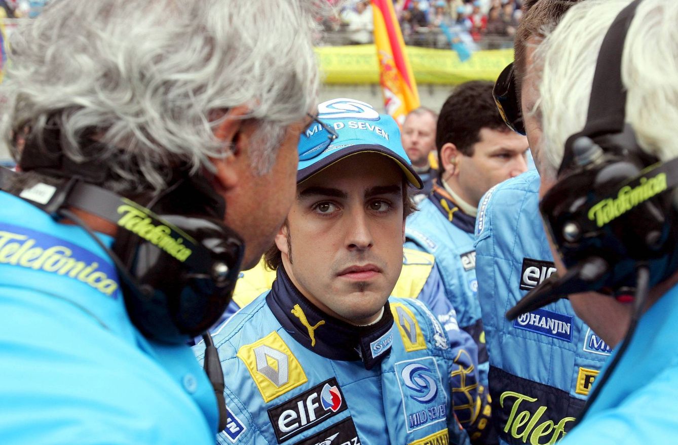 Ya desde los tiempos de Renault, Alonso repartía su bonus con los mecánicos (EFE)