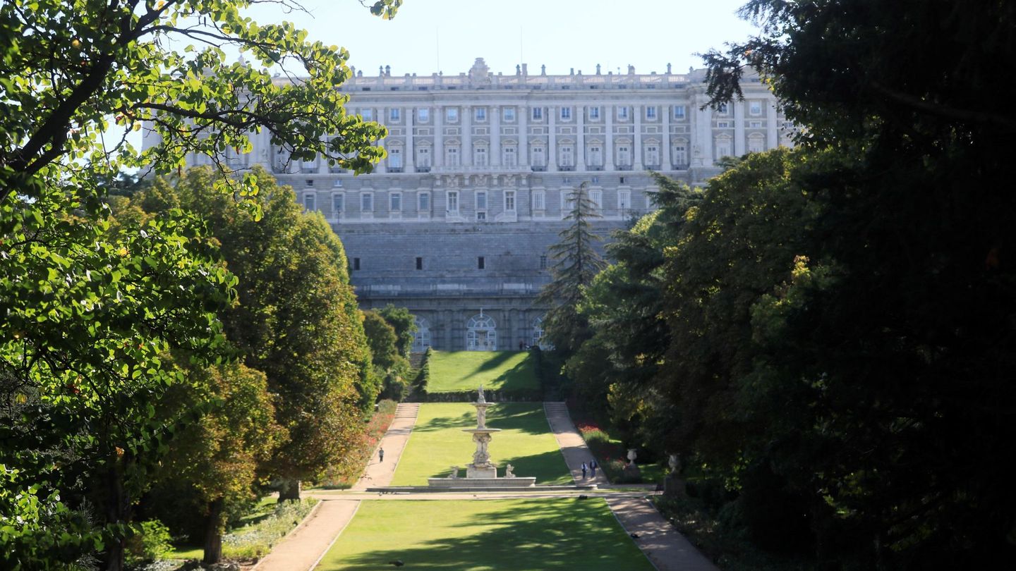 El Palacio Real de Madrid desde los jardines del Campo del Moro. (EFE/Fernando Alvarado)