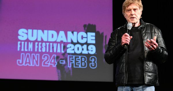 Foto: Redford, anunciando su retirada de Sundance. (Getty)