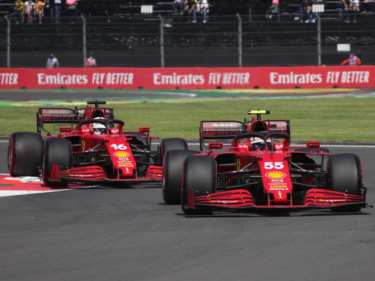 Foto: Ferrari ordenó a Sainz devolver posición con Leclerc. (Reuters/Henry Romero)