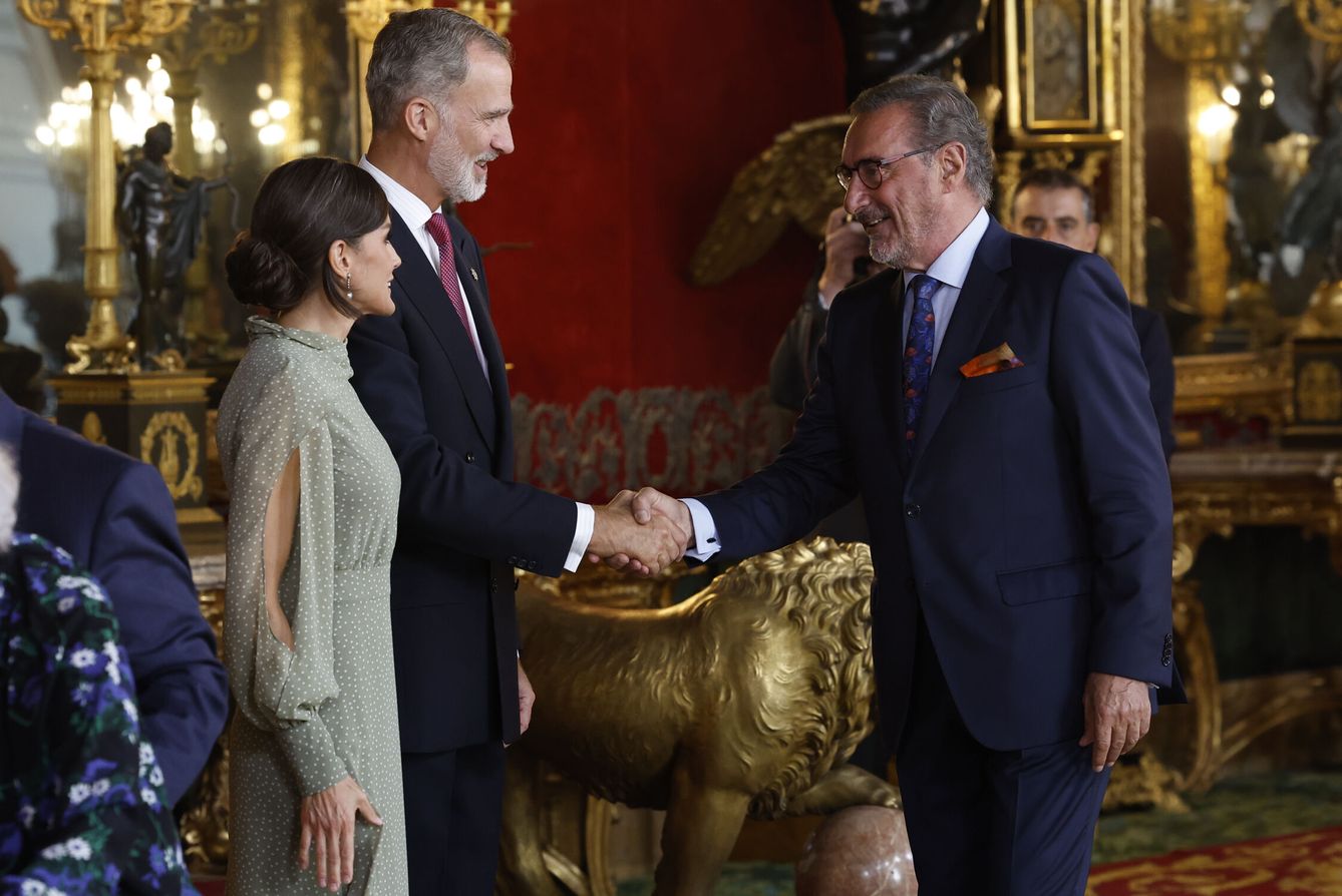 Herrera, saludando a los Reyes en el Palacio Real de Madrid. (EFE)