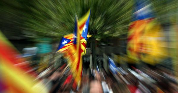 Foto: Banderas independentistas en la Meridiana de Barcelona con motivo de la Diada. (EFE)