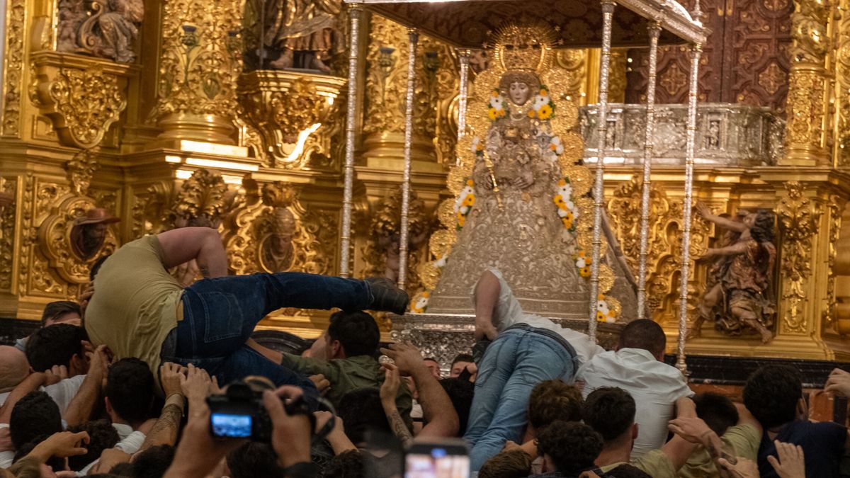 Retiran la talla de la Virgen del Rocío para restaurarla: quién se encargará y cuánto tiempo durará