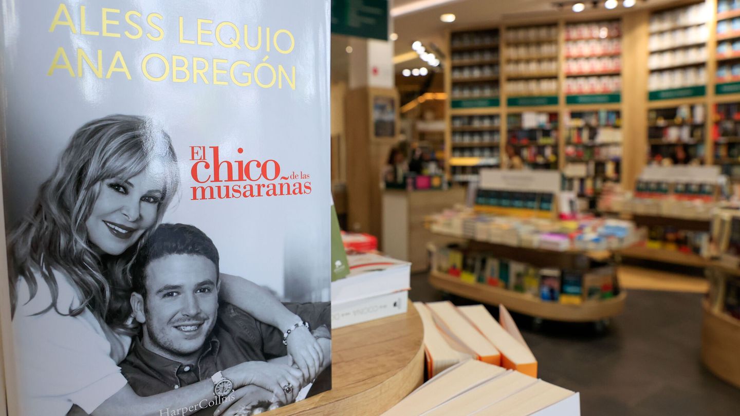 Ejemplares de 'El chico de las musarañas' ya a la venta en una librería de Madrid. (EFE/Zipi)