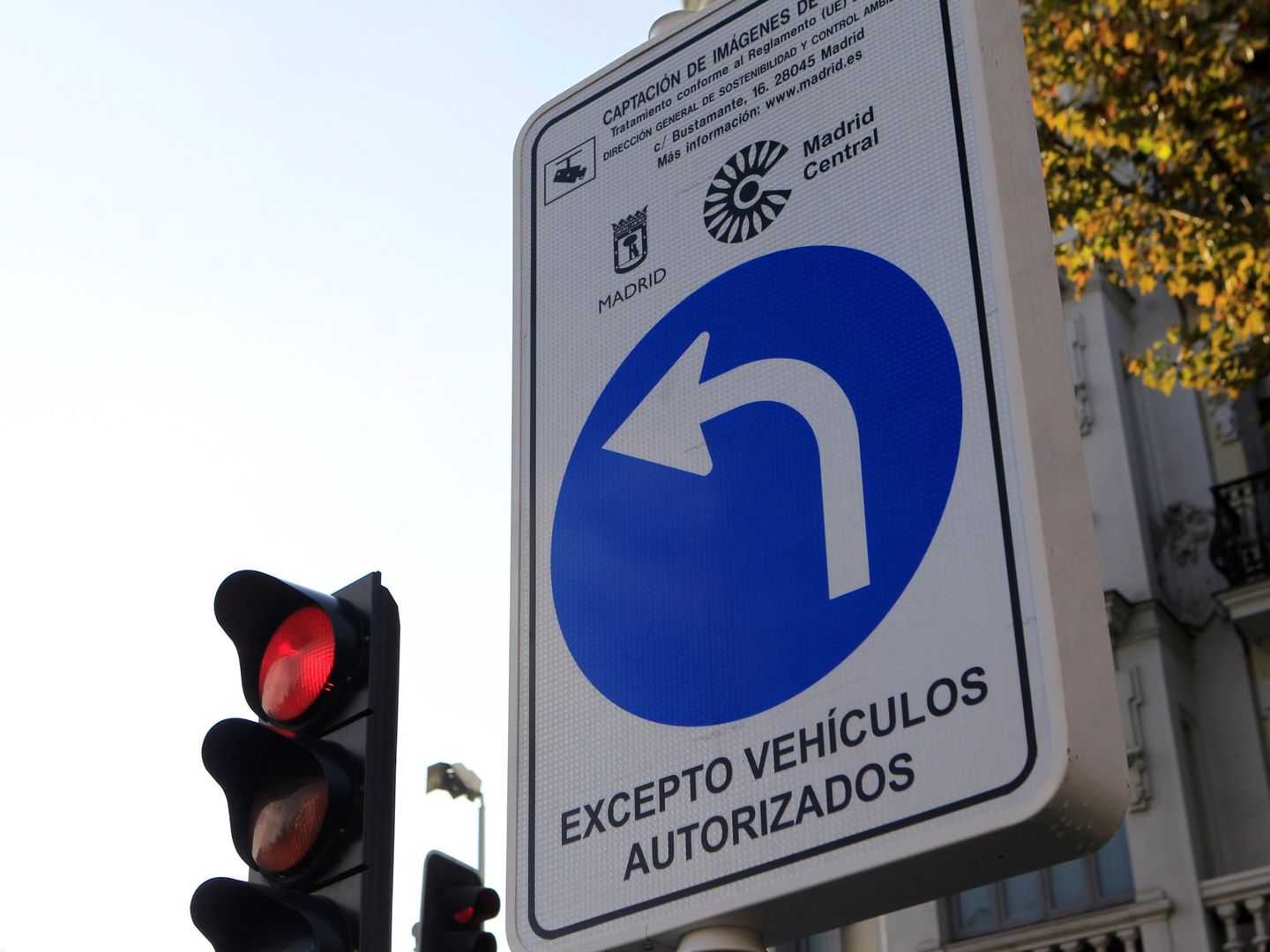 Una señal de Madrid Central. (EFE)