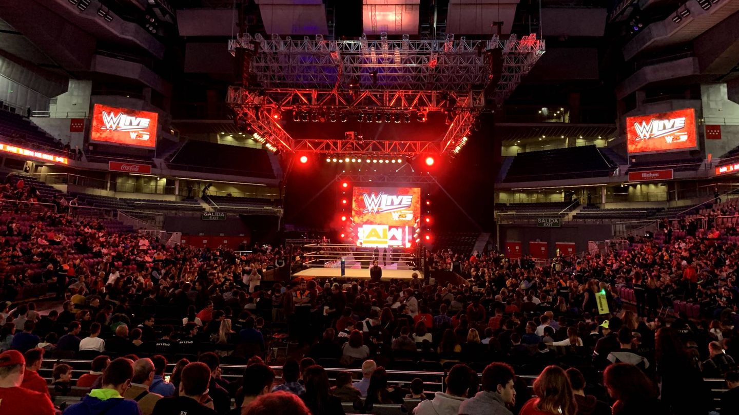 Comienza el espectáculo de la WWE Live en el WiZink Center de Madrid. (Foto: Guillermo Ferrero)