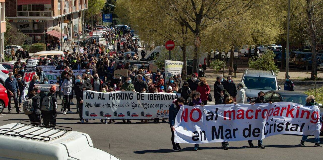 Una de las movilizaciones contra el parking de Mar de Cristal. (Alberto Moratinos/El Periódico de Hortaleza)