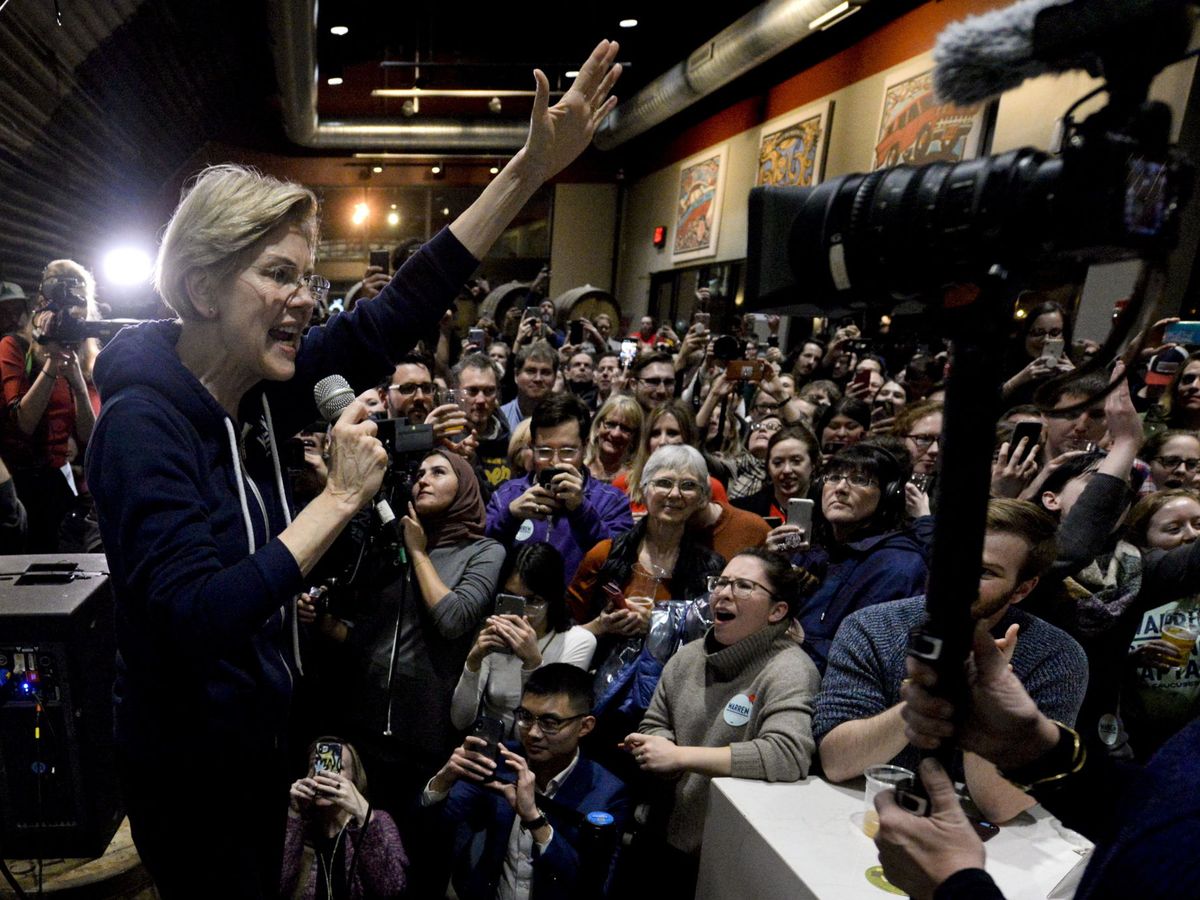 Foto: Elizabeth Warren en campaña en Iowa. (EFE)
