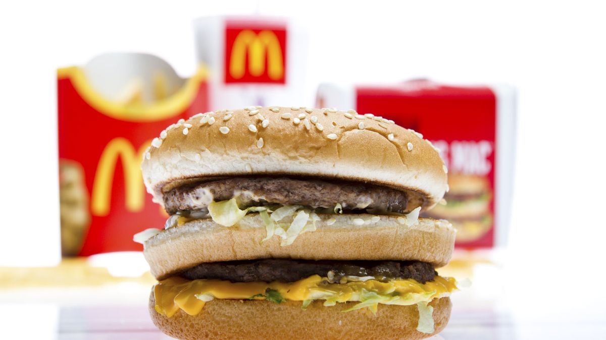 Un chef descubre por qué nunca se pudren las 'burger' de McDonald's