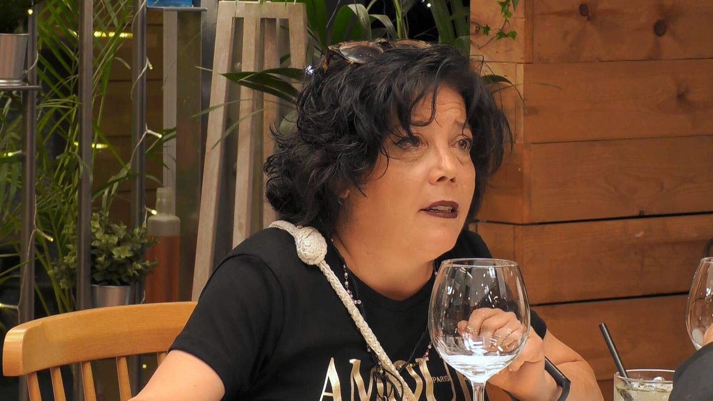 Amparo, docente de 51 años, cita de Ramón. (Mediaset)