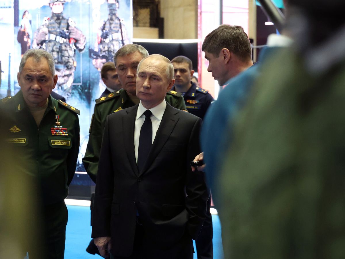 Foto: Vladímir Putin asiste a la junta directiva del Ministerio de Defensa ruso. (EFE/Sergey Fadeichev)