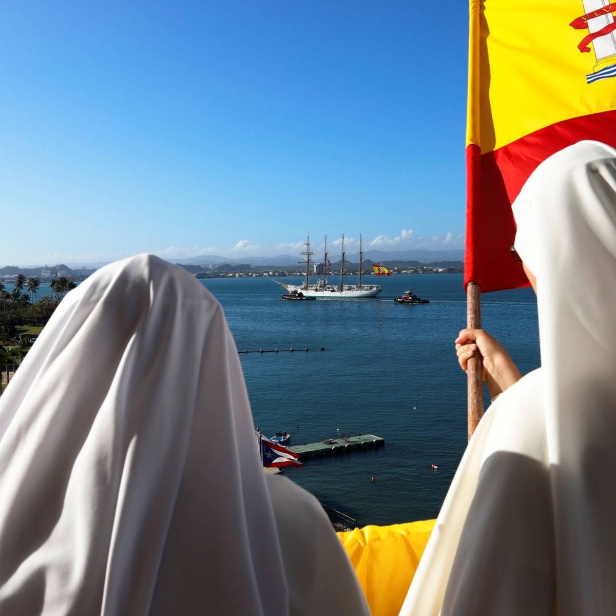 Guerra por la bandera de España en una urbanización de Ojén