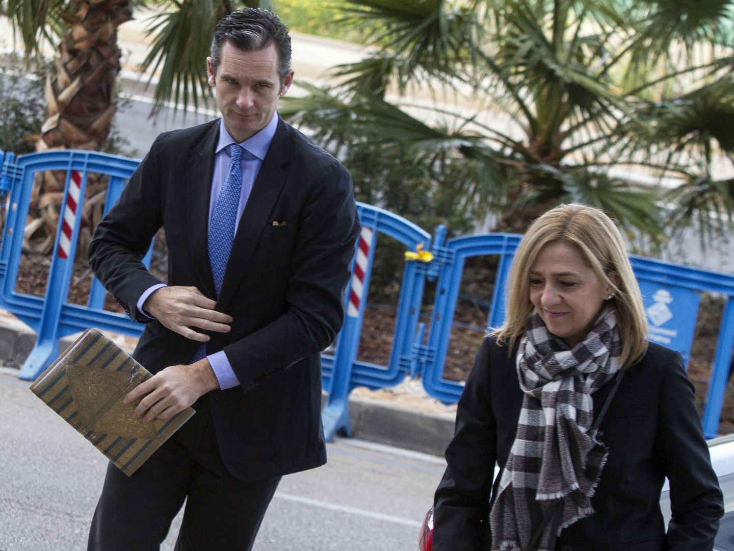 Iñakli Urdangarin y la infanta Cristina, al entrar en los juzgados de Palma de Mallorca. (EFE)