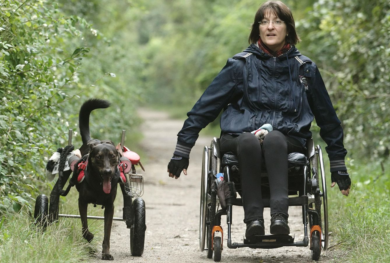Las personas discapacitadas también disfrutan más haciendo deporte junto a sus mascotas (Reuters)